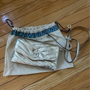 Tory Burch Silver Crossbody Kira Chevron Metallic Chain Wallet Silver